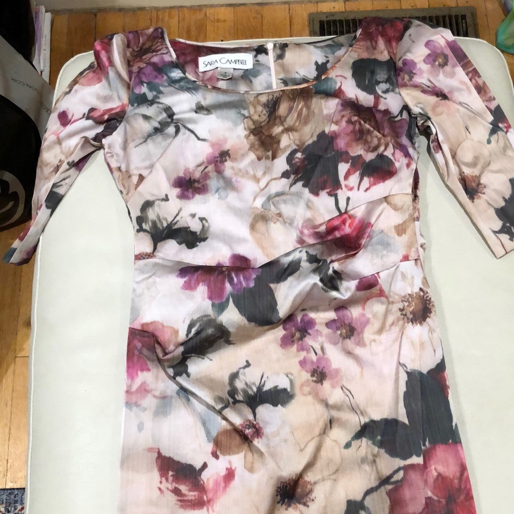 Sara Campbell beige/ pink floral shirt sleeve ruched midi
